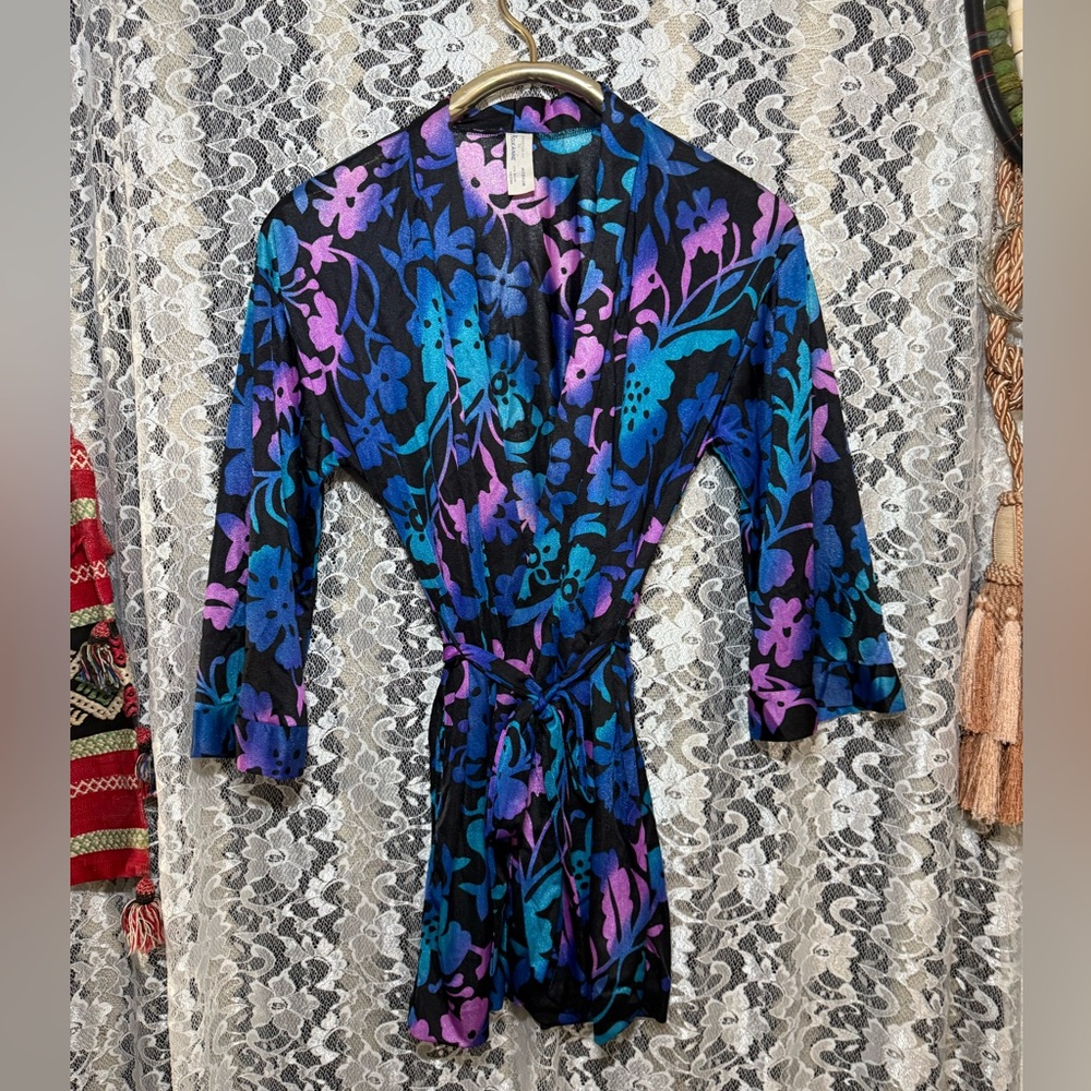 Vintage perfection fit by Roxanne Floral Wrap Blouse beach cover up medium / sm